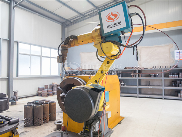 中正鍋爐現(xiàn)代化車間內(nèi)的進(jìn)口自動(dòng)焊接設(shè)備